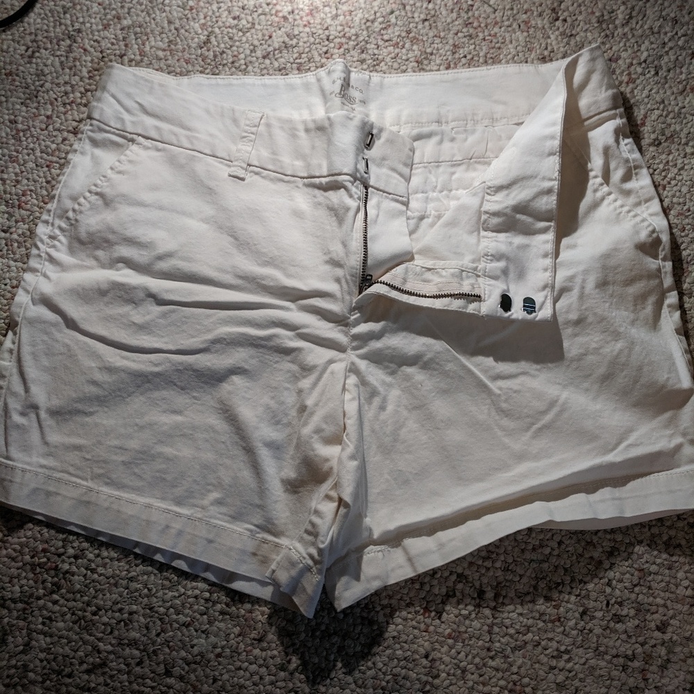 Bass White Khaki Shorts 16